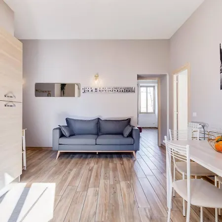 Bright And Spacious 2bdr Apartament Rzym