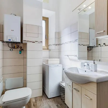 Bright And Spacious 2bdr Apartament